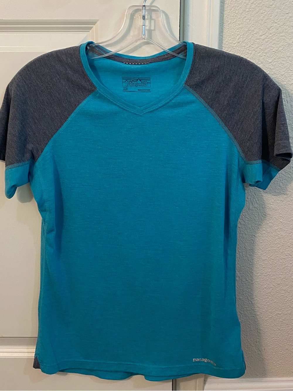 Patagonia Teal Body Short-Sleeve Raglan Shirt with Charcoal Sleeves